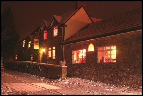The Hunters Rest Inn Clutton Esterno foto